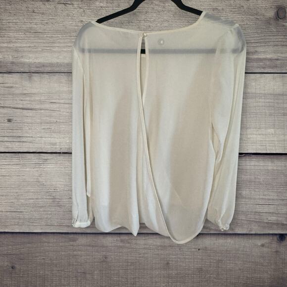 Sans Souci sheer blouse with front wrap style cut out - Picture 6 of 9